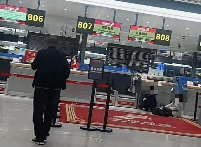 当事人澄清“母子错过航班大闹机场称耽误考公”：并非考公