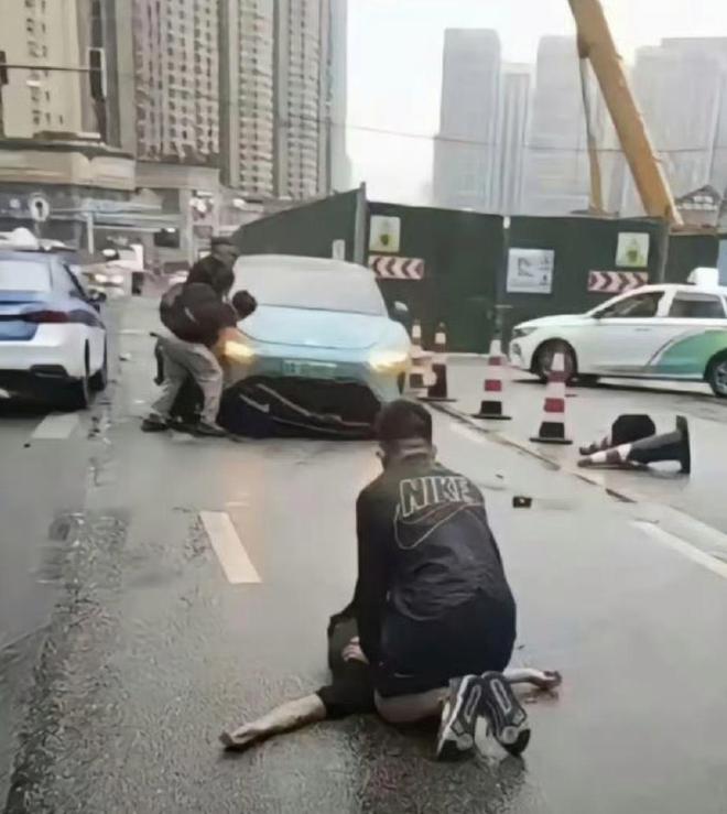 贵阳发生小米SU7逆行与行人碰撞车祸