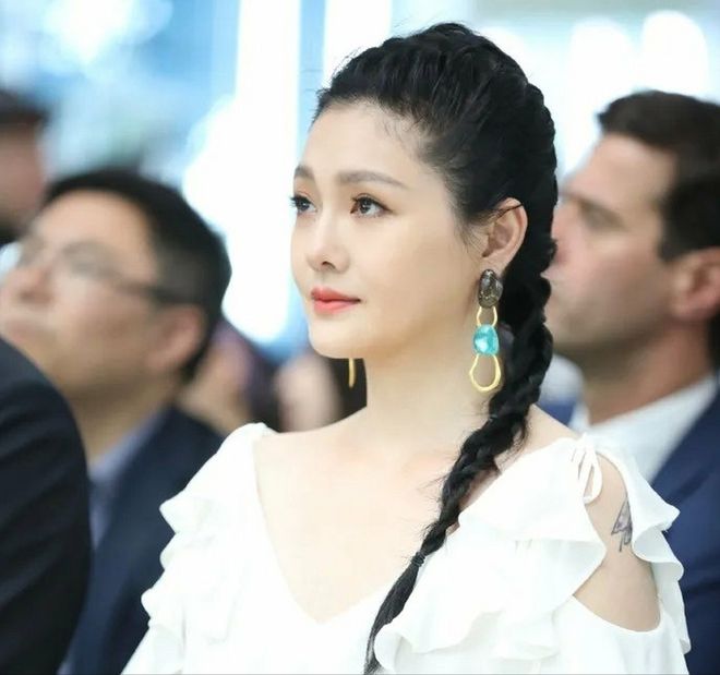 S妈回应葛斯齐爆料，心虚不敢直面珠宝问题，律师嘲讽S家涉及刑事__S妈回应葛斯齐爆料，心虚不敢直面珠宝问题，律师嘲讽S家涉及刑事