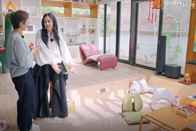 离婚后，倪虹洁住上海别墅睡觉不拉窗帘，叹：16岁儿子从不联系我_离婚后，倪虹洁住上海别墅睡觉不拉窗帘，叹：16岁儿子从不联系我_