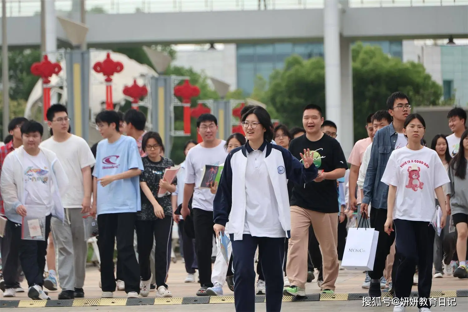 高考倒数第一的试卷火了_高考成绩倒数省份_