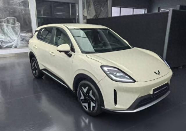 五菱全新小型SUV曝光，预计售10万元左右