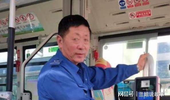 _老太乘公交从未投币，司机忍耐3年终爆发，查看监控后他满脸羞愧_老太乘公交从未投币，司机忍耐3年终爆发，查看监控后他满脸羞愧