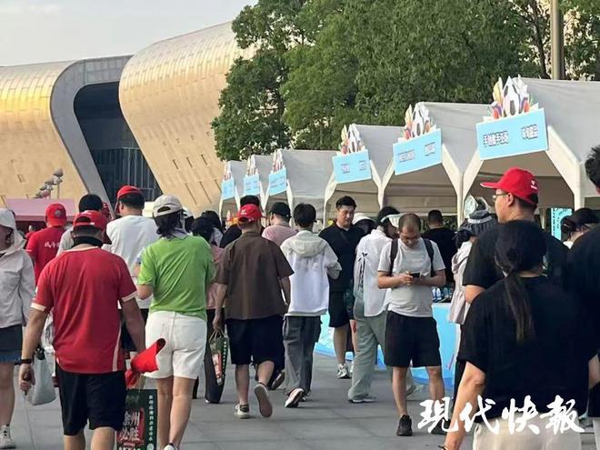变身小说苏越_变身之路途苏立_
