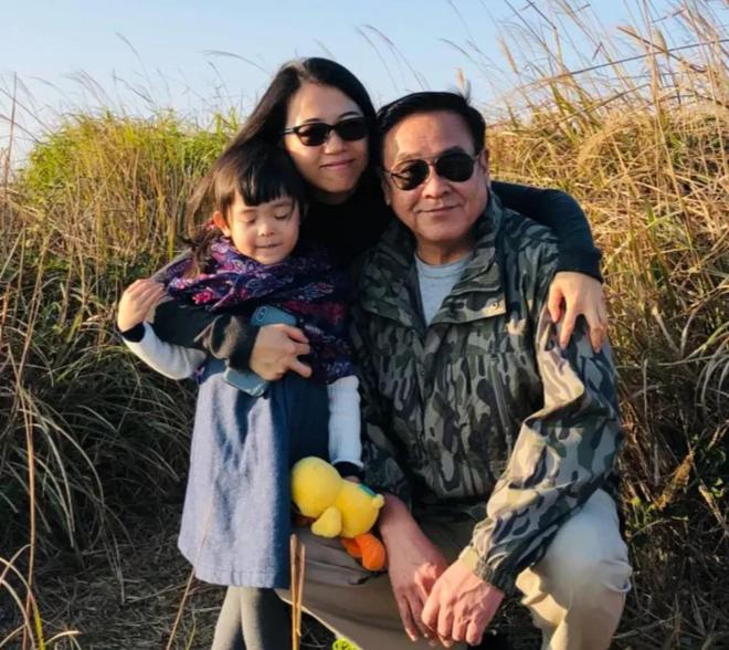 _渣男花女友钱后抛弃她_渣男抛弃女友选择初恋