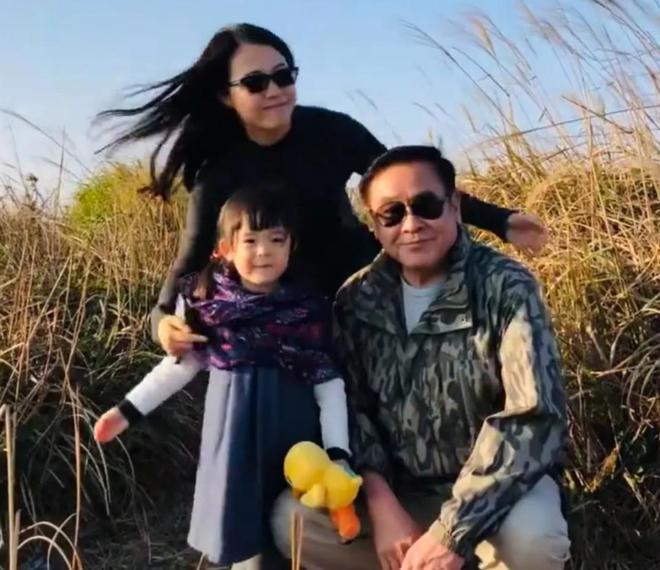 渣男抛弃女友选择初恋__渣男花女友钱后抛弃她