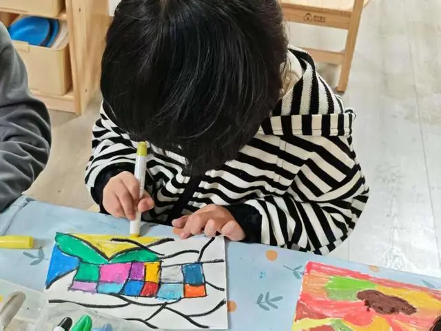 萌娃画笔“晒”家乡 春苑幼儿园深耕美育实践