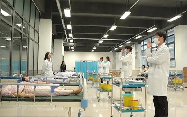 青岛西大职业学校__青岛西大技工学校简介