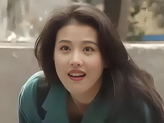 儿女再亲不如钱亲！周海媚去世不到两年，豪宅被挂急售、狗被送人