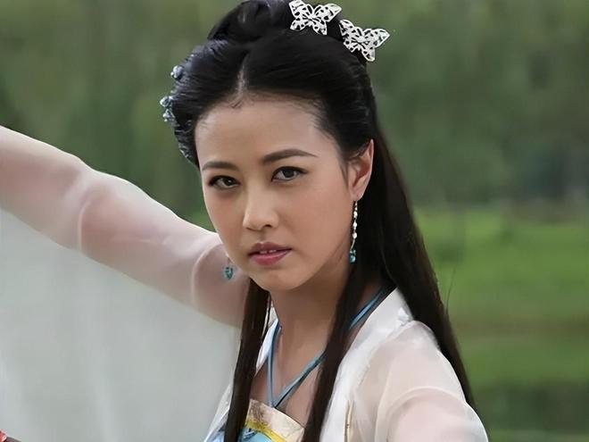 儿女再亲不如钱亲！周海媚去世不到两年，豪宅被挂急售、狗被送人_儿女再亲不如钱亲！周海媚去世不到两年，豪宅被挂急售、狗被送人_