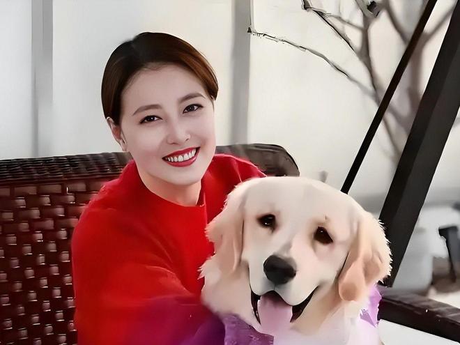 儿女再亲不如钱亲！周海媚去世不到两年，豪宅被挂急售、狗被送人_儿女再亲不如钱亲！周海媚去世不到两年，豪宅被挂急售、狗被送人_