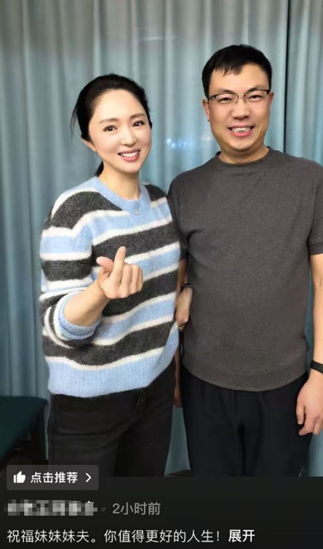 _董璇戴眼镜_董璇礼服