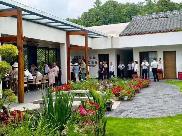 23℃盛夏里的民宿盛会 曾家山以“宿”为媒激活康养经济新动能__23℃盛夏里的民宿盛会 曾家山以“宿”为媒激活康养经济新动能