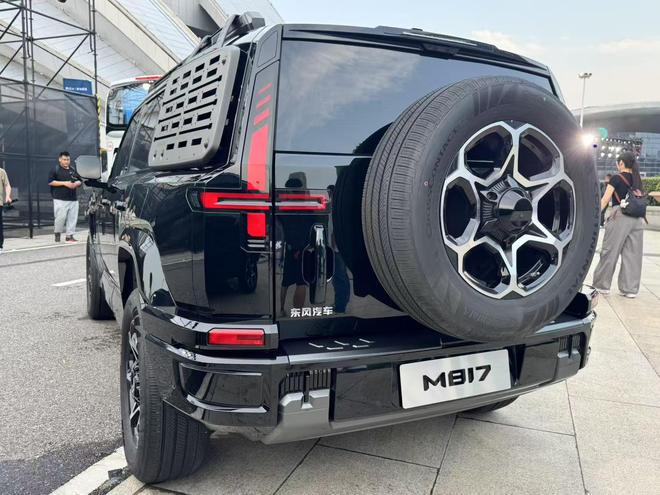 搭载华为乾崑ADS 4 猛士M817预售32.99万元起