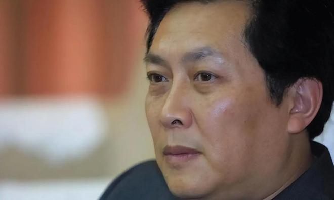 韩红参加的综艺评委唱歌的节目__男生拒绝你还给你点赞