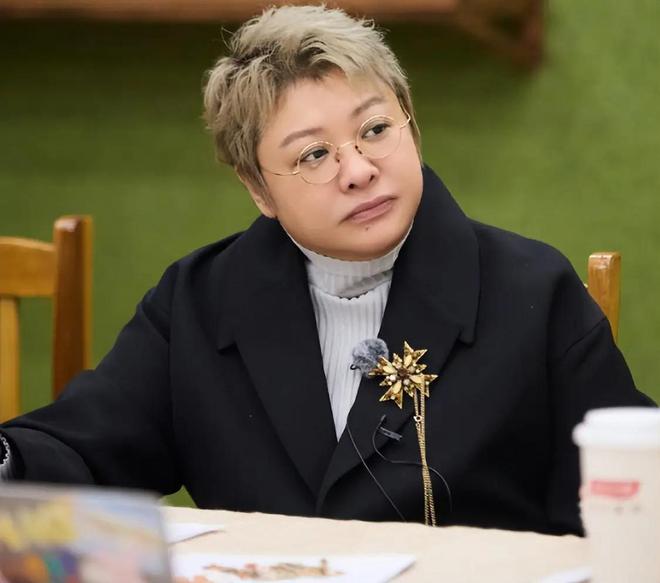 _韩红参加的综艺评委唱歌的节目_男生拒绝你还给你点赞
