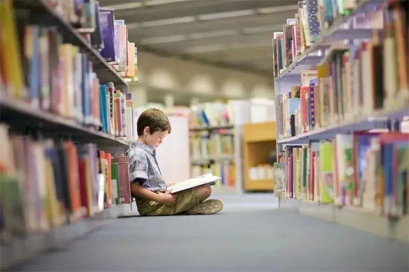 研究了100个“高考700分以上”的学霸后，我发现决定一个孩子命运的从来不是大道理，而是这6个小习惯……