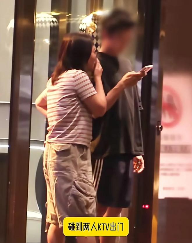李雪琴和男友KTV约会，她素颜又胖了，抱着男友不撒手，笑得很甜__李雪琴和男友KTV约会，她素颜又胖了，抱着男友不撒手，笑得很甜