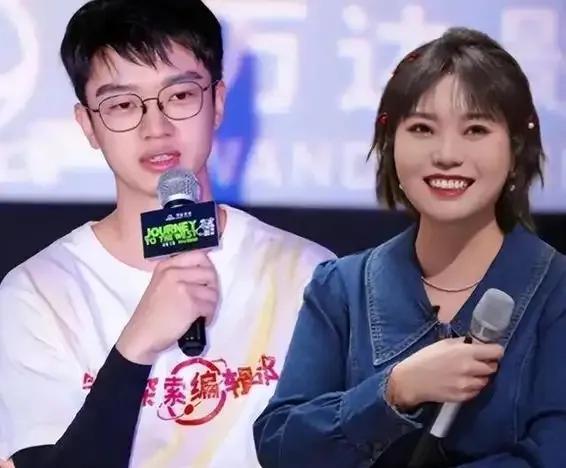 李雪琴和男友KTV约会，她素颜又胖了，抱着男友不撒手，笑得很甜__李雪琴和男友KTV约会，她素颜又胖了，抱着男友不撒手，笑得很甜
