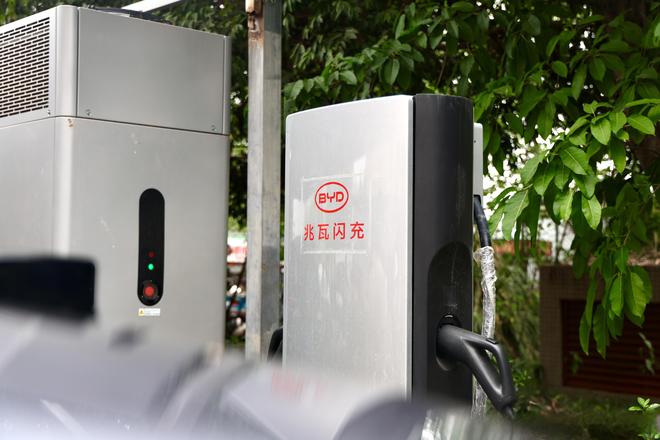 啥？插混、增程销量下滑了！“可油可电”忽悠不动老百姓了__啥？插混、增程销量下滑了！“可油可电”忽悠不动老百姓了