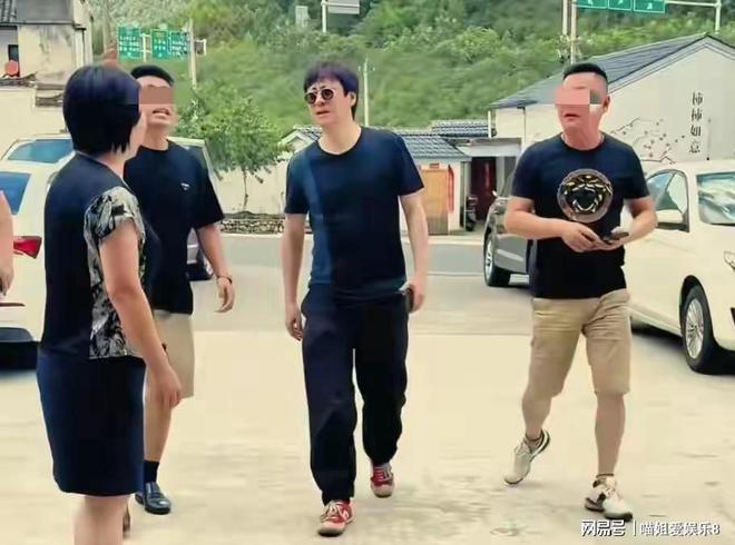 走路戴墨镜有必要吗__走路戴墨镜奇怪吗
