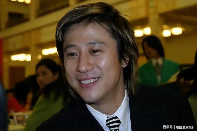 _走路戴墨镜奇怪吗_走路戴墨镜有必要吗