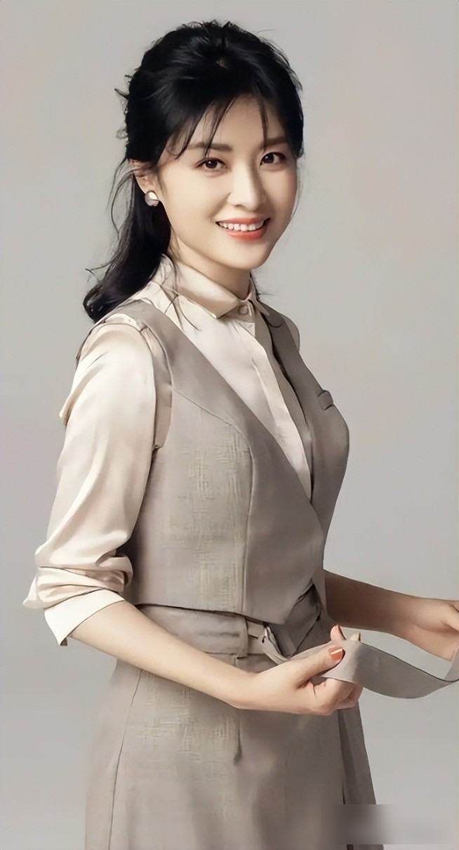 嫁给初恋的四位女星_那些嫁给初恋的人后来怎么样了_