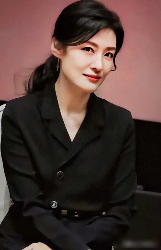 嫁给初恋的四位女星_那些嫁给初恋的人后来怎么样了_