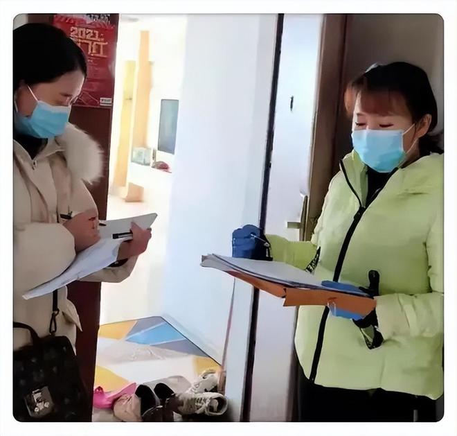 教育局突调500名小学老师去高中，老师连夜打包，孩子在门口等妈__教育局突调500名小学老师去高中，老师连夜打包，孩子在门口等妈