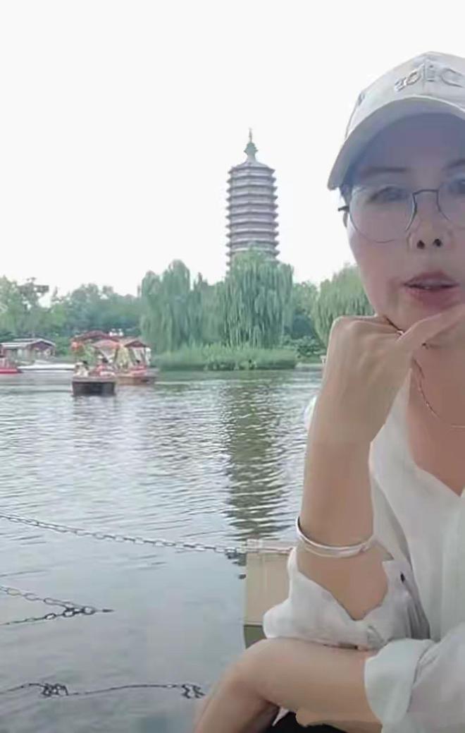 汪小菲一家已回台北，小杨阿姨还在北京直播，“带薪休假”或延长__汪小菲一家已回台北，小杨阿姨还在北京直播，“带薪休假”或延长