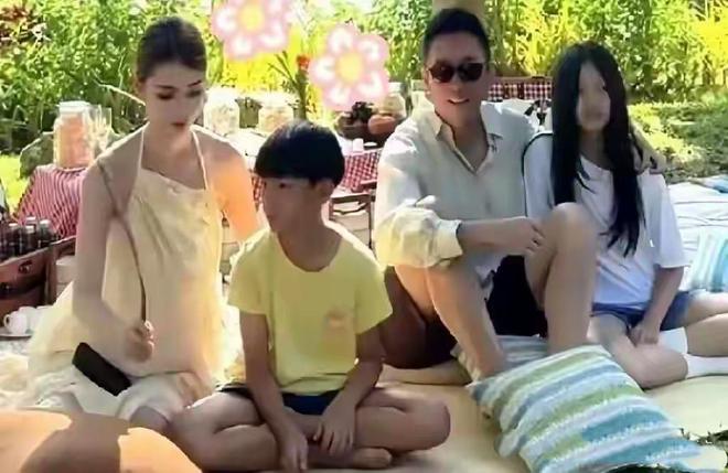汪小菲一家已回台北，小杨阿姨还在北京直播，“带薪休假”或延长_汪小菲一家已回台北，小杨阿姨还在北京直播，“带薪休假”或延长_