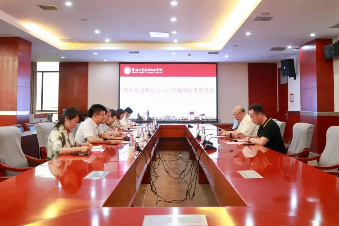 高校毕业生就业协会国际就业实习工作委员会会长崔文斌一行来校考察