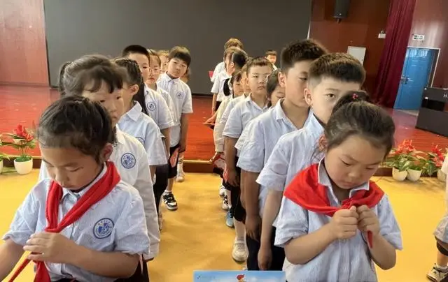 童心向党逐梦启航_童心向党筑梦启航晚会_