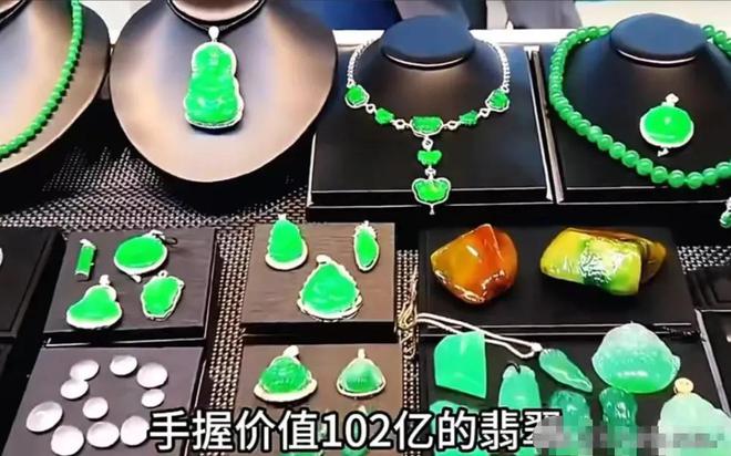 74岁刘晓庆否认偷漏税，被传百亿身家背后是无儿无女，养老钱被偷__74岁刘晓庆否认偷漏税，被传百亿身家背后是无儿无女，养老钱被偷