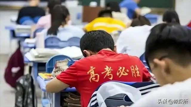 _高校招生猫腻_警惕高校招生陷阱