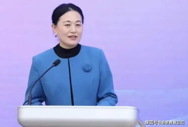 张爱玲教授被树砸中离开，本是去清华探望女儿，为人优雅端庄大方