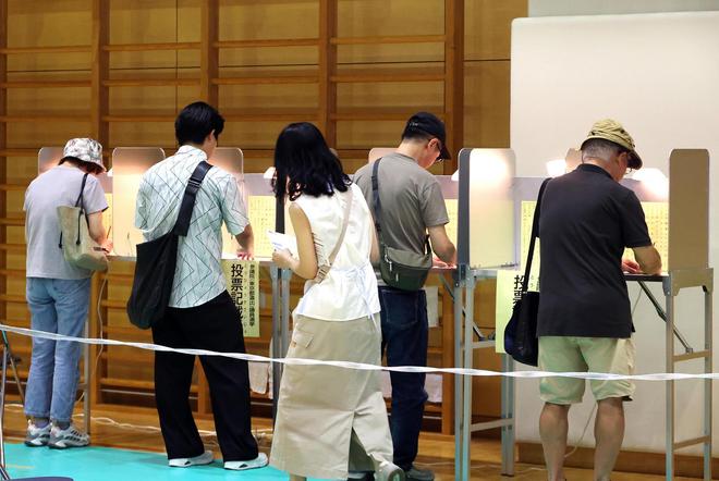 自民党遭遇70年来最惨选举！日首相石破茂被“逼宫”坚持留任：没考虑过执政到何时__自民党遭遇70年来最惨选举！日首相石破茂被“逼宫”坚持留任：没考虑过执政到何时