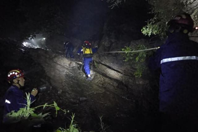 _登山迷路死亡事件_登山者的求救电话