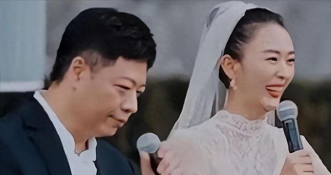童瑶和老公聚餐被拍，路边抽烟姿势老练，大17岁王冉黑眼圈重！_童瑶和老公聚餐被拍，路边抽烟姿势老练，大17岁王冉黑眼圈重！_