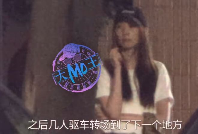 童瑶和老公聚餐被拍，路边抽烟姿势老练，大17岁王冉黑眼圈重！__童瑶和老公聚餐被拍，路边抽烟姿势老练，大17岁王冉黑眼圈重！