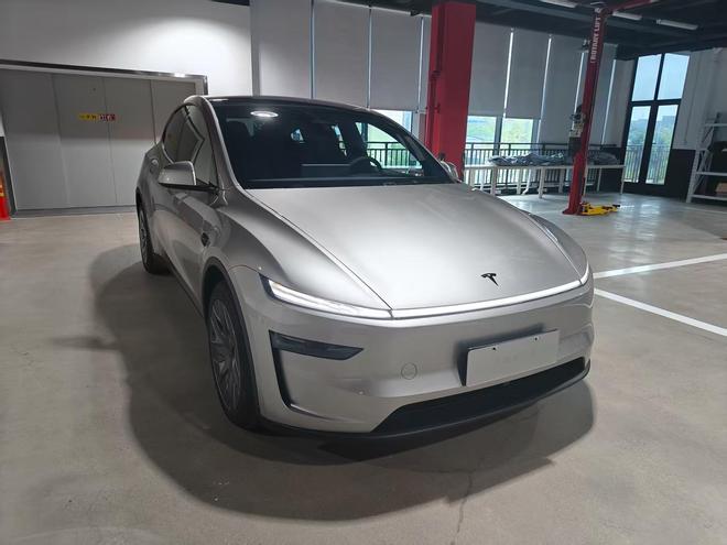 特斯拉Model Y L发布 六座布局33.9万元起__特斯拉Model Y L发布 六座布局33.9万元起