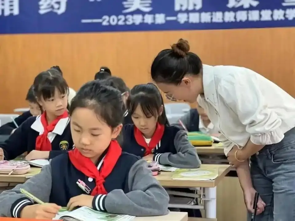 二本师范学院毕业的学生就业__二本师范学院可以教小学吗