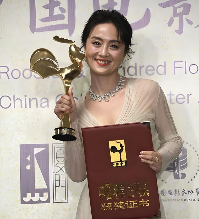 从“媳妇”到“姑妈”，朱媛媛作品跨度近30年，把生命注入角色__从“媳妇”到“姑妈”，朱媛媛作品跨度近30年，把生命注入角色