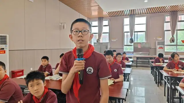 _郑州高新区外国语小学优秀毕业生返校传经送宝_郑州高新区外国语小学优秀毕业生返校传经送宝