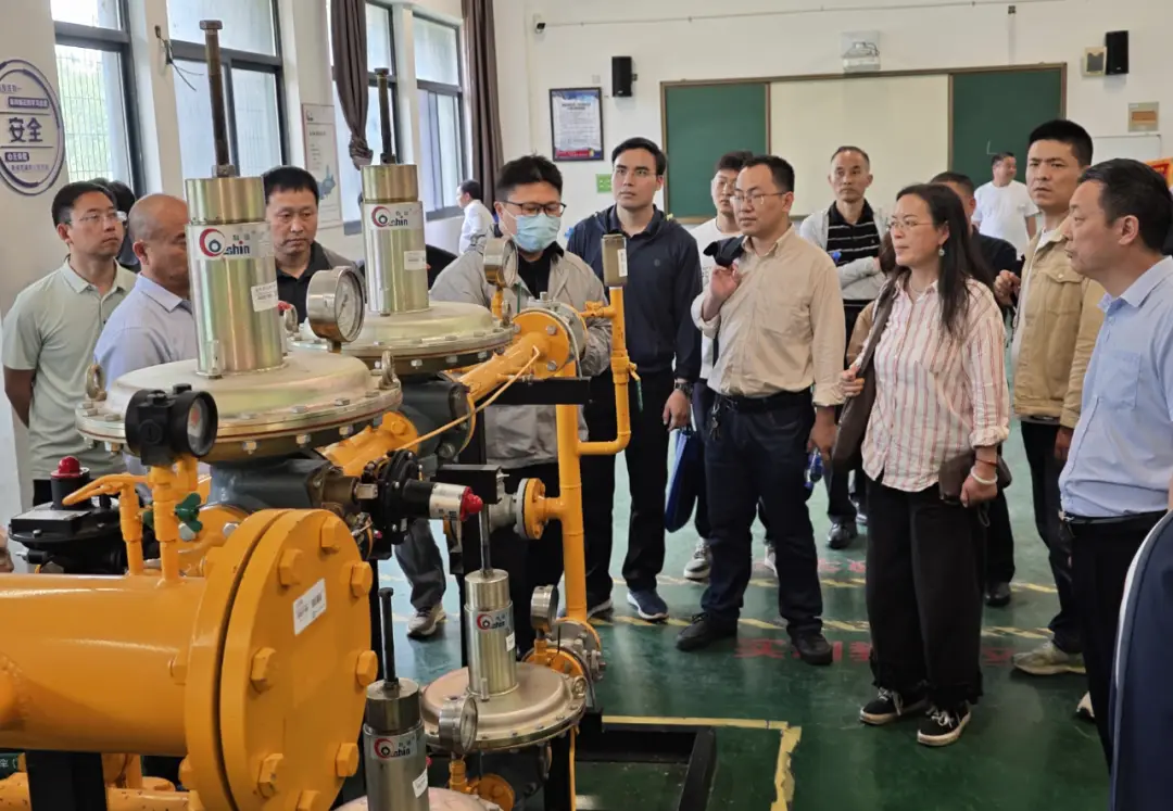 职工书屋助推全民阅读__2018职教周陈晓明