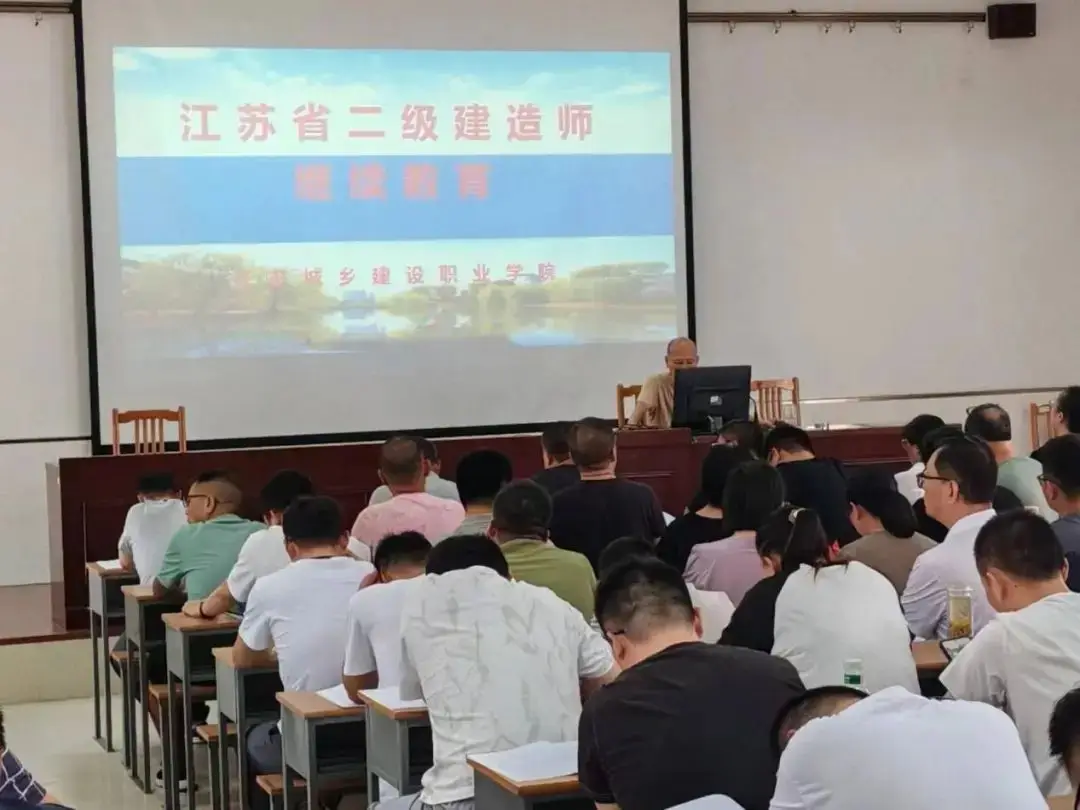 职工书屋助推全民阅读__2018职教周陈晓明