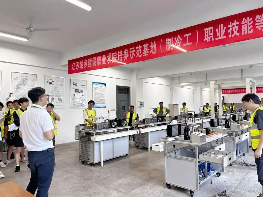 2018职教周陈晓明_职工书屋助推全民阅读_