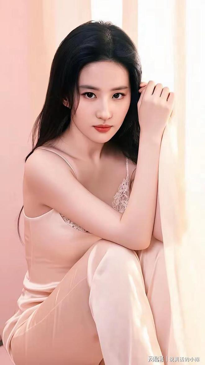 刘亦菲粉色衣服__刘亦菲粉色西装