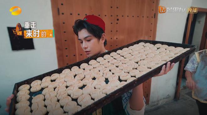 中餐厅9太狠了！第一天全员打工还没饭吃，丁禹兮委屈哭了！__中餐厅9太狠了！第一天全员打工还没饭吃，丁禹兮委屈哭了！