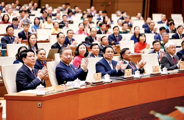 越南阮朝官员画像_越南阮仲富集党政军权一身_